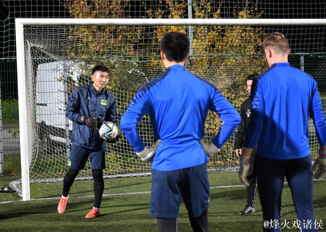 跳出舒适圈后的现实挑战 ——2025年中国男足球员留洋欧洲观察 跳出舒适圈后的现实挑战 ——2025年中国男足球员留洋欧洲观察