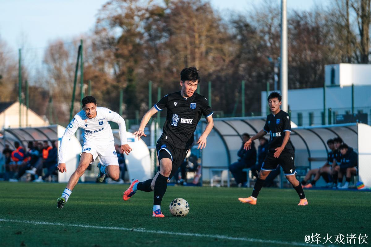 跳出舒适圈后的现实挑战 ——2025年中国男足球员留洋欧洲观察 跳出舒适圈后的现实挑战 ——2025年中国男足球员留洋欧洲观察